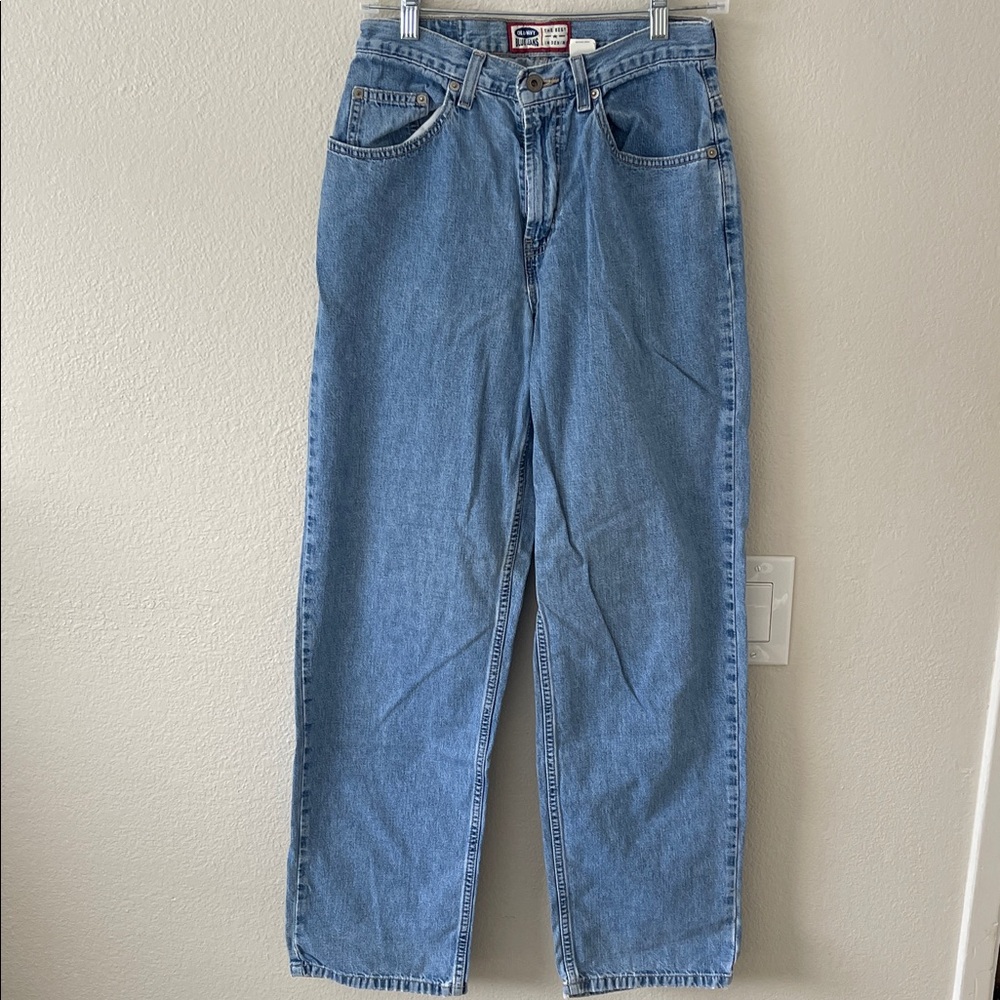 vintage Old Navy baggy women’s jeans in a light blue wash
